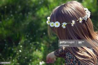 Image for the poem daisy chains 