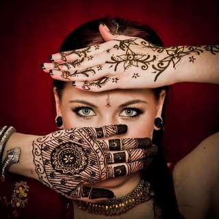 Image for the poem henna kissed