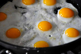 Image for the poem *Fried Egg I