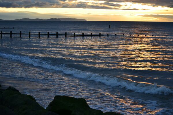 Image for the poem Thoughts Framed at Splash Point, 15:00