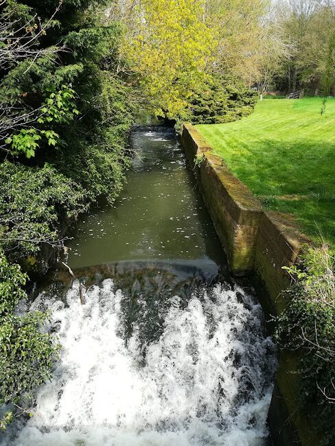 Image for the poem Frisby Mill Lock