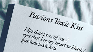 Passions Toxic Kiss